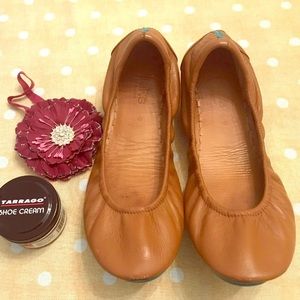 Tieks chestnut size 9 w/ Tarrago touch up cream
